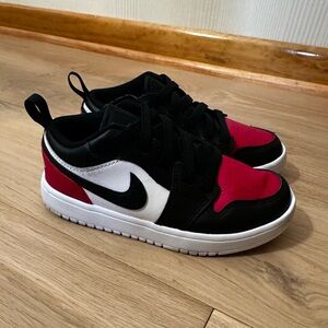 Boys Nike shoes size 13